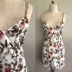 H&M WHITE FLORAL SLEEVELESS MINI DRESS - 2